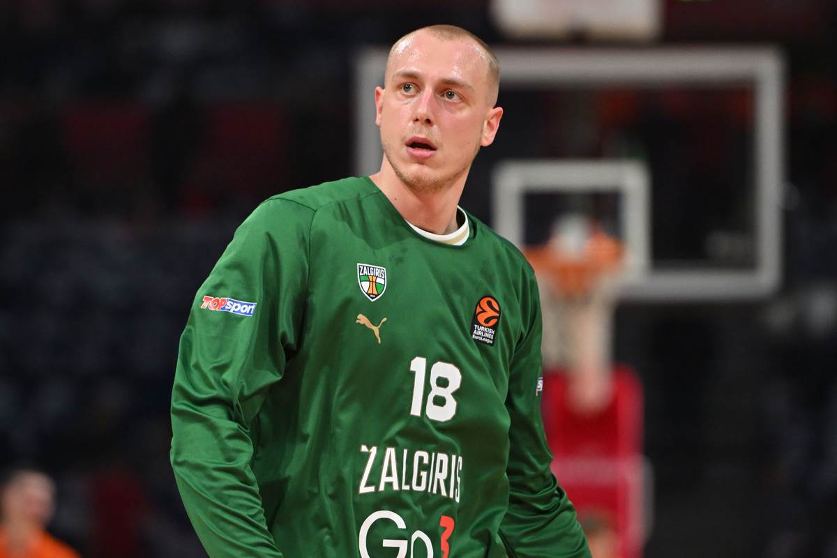 Alen Smailagić se priprema za meč protiv Crvene zvezde u Beogradskoj areni