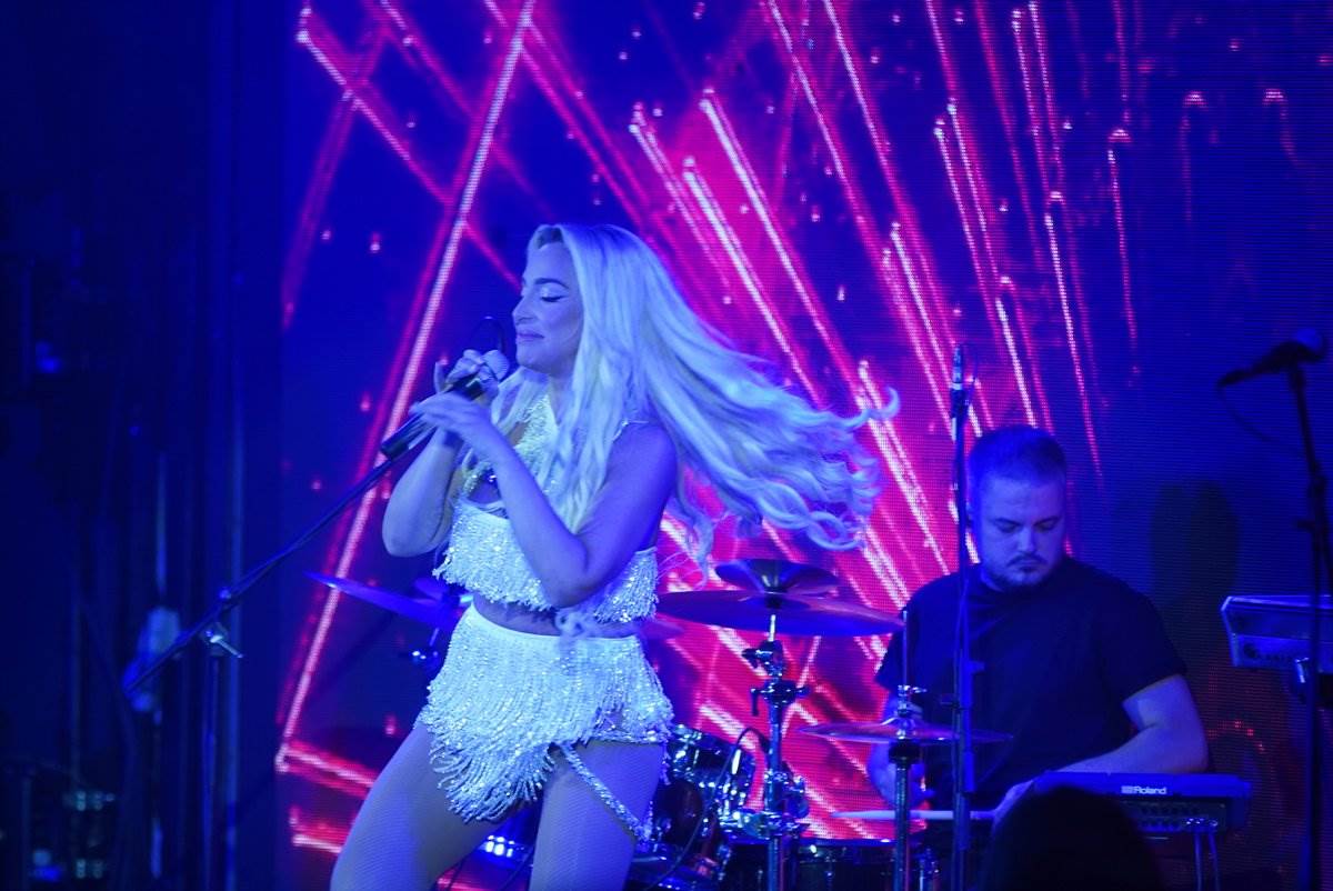 Maja Berović u gaćama i brushalteru