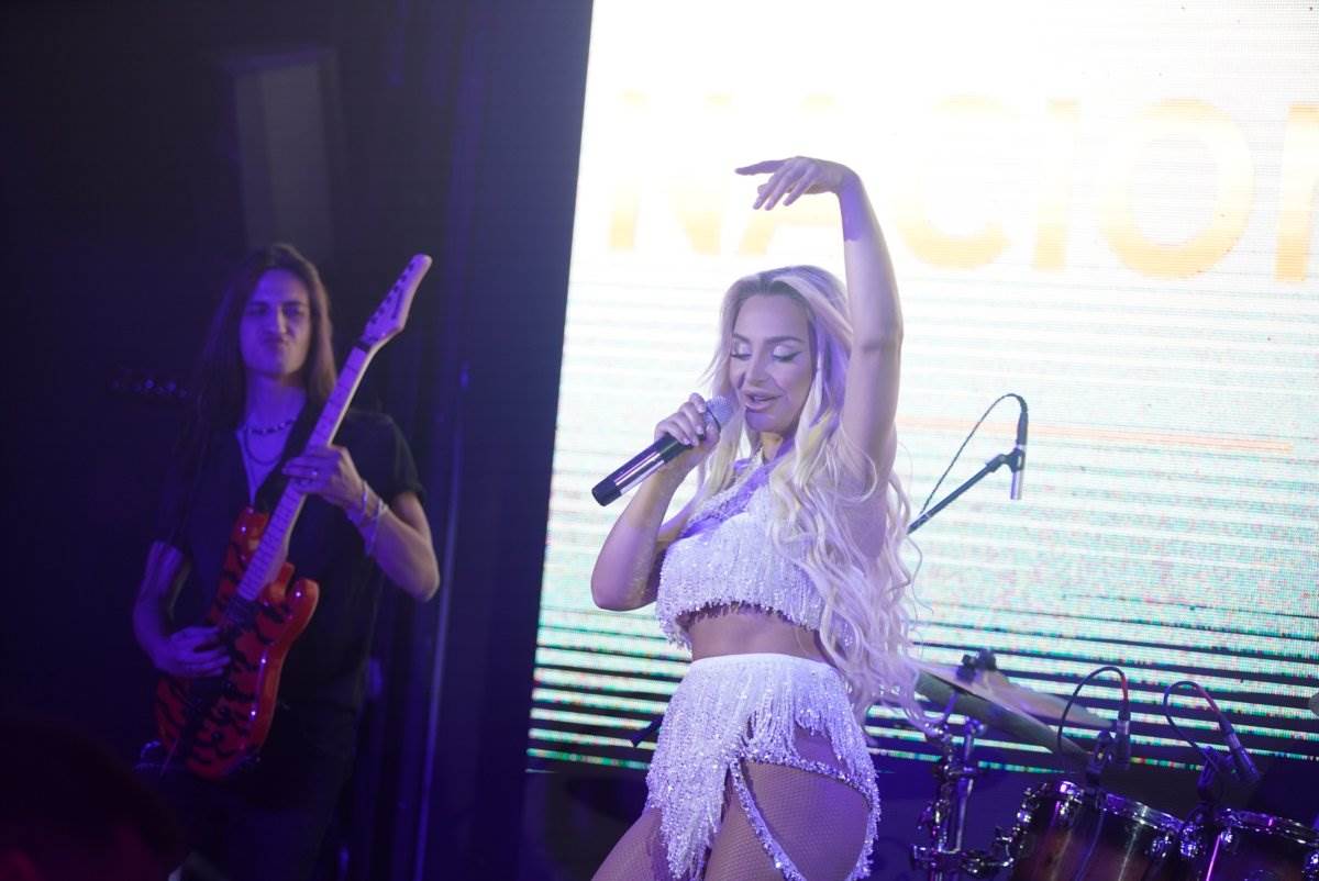 Maja Berović u gaćama i brushalteru