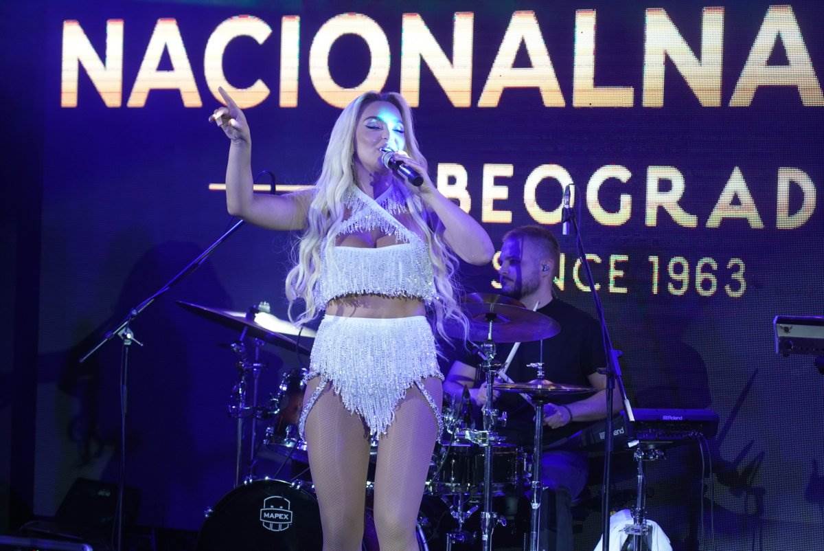 Maja Berović u gaćama i brushalteru