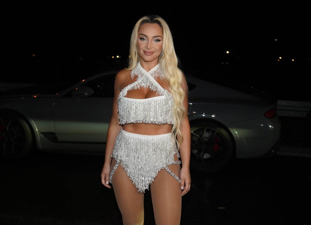 Maja Berović u gaćama i brushalteru