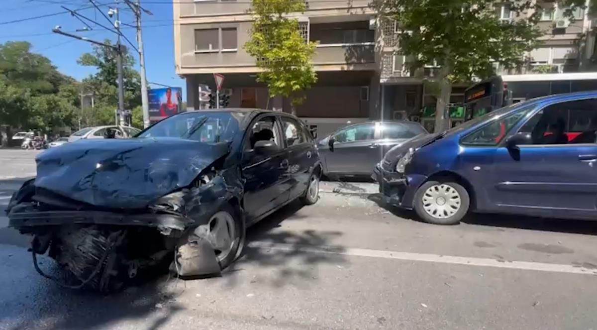 Saobraćajna nesreća Takovska (3).jpg