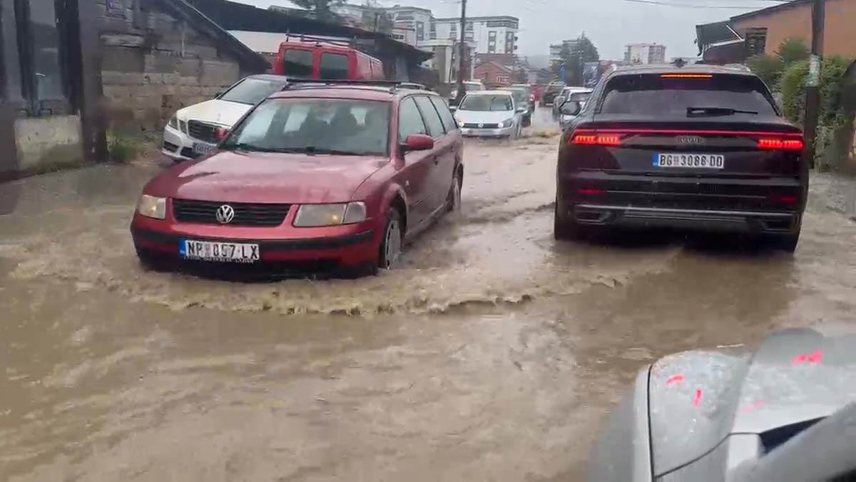 Potop na ulicama Novog Pazara 1.jpg