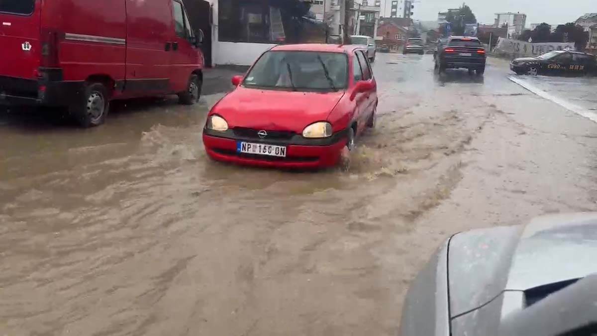 Potop na ulicama Novog Pazara 2.jpg