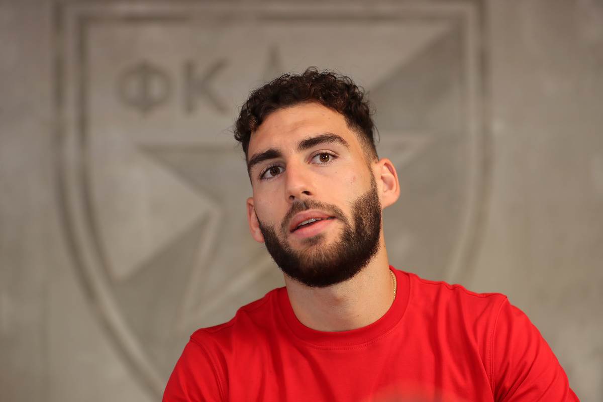 Nair Tiknizijan fudbaler Crvene zvezde