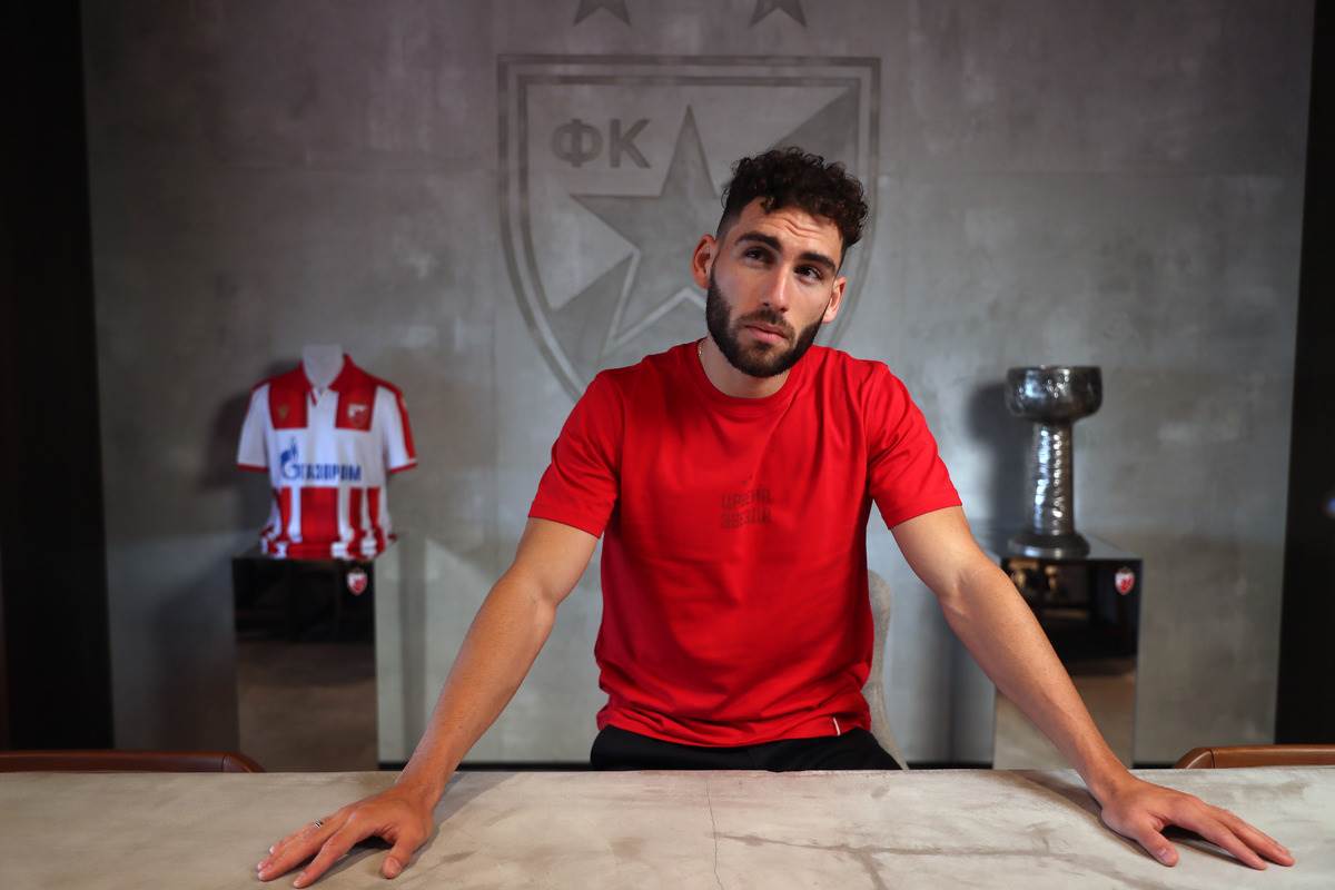 Nair Tiknizijan fudbaler Crvene zvezde