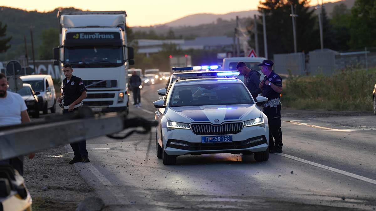 Ferrari i nov mercedes prevrnuti na krov 5.jpg
