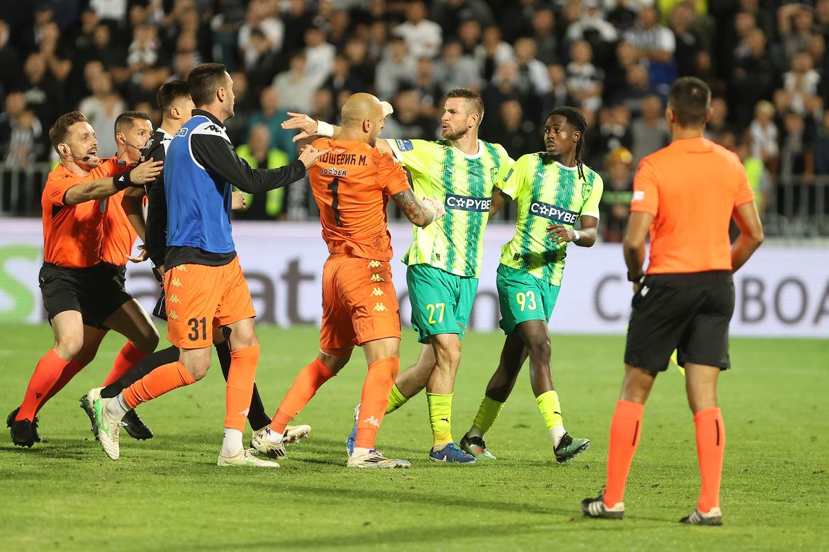 Partizan - AEK tuča na kraju