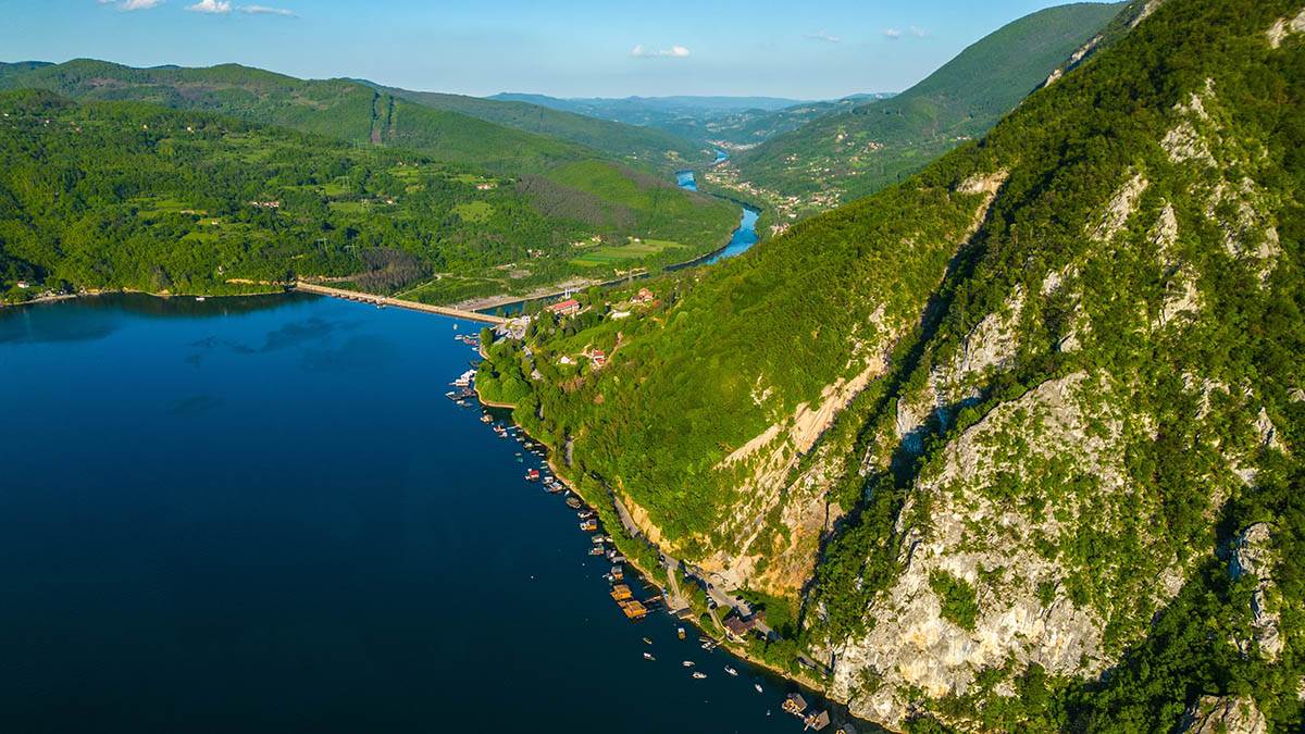Jezero Perućac Bajina Bašta (1).jpg