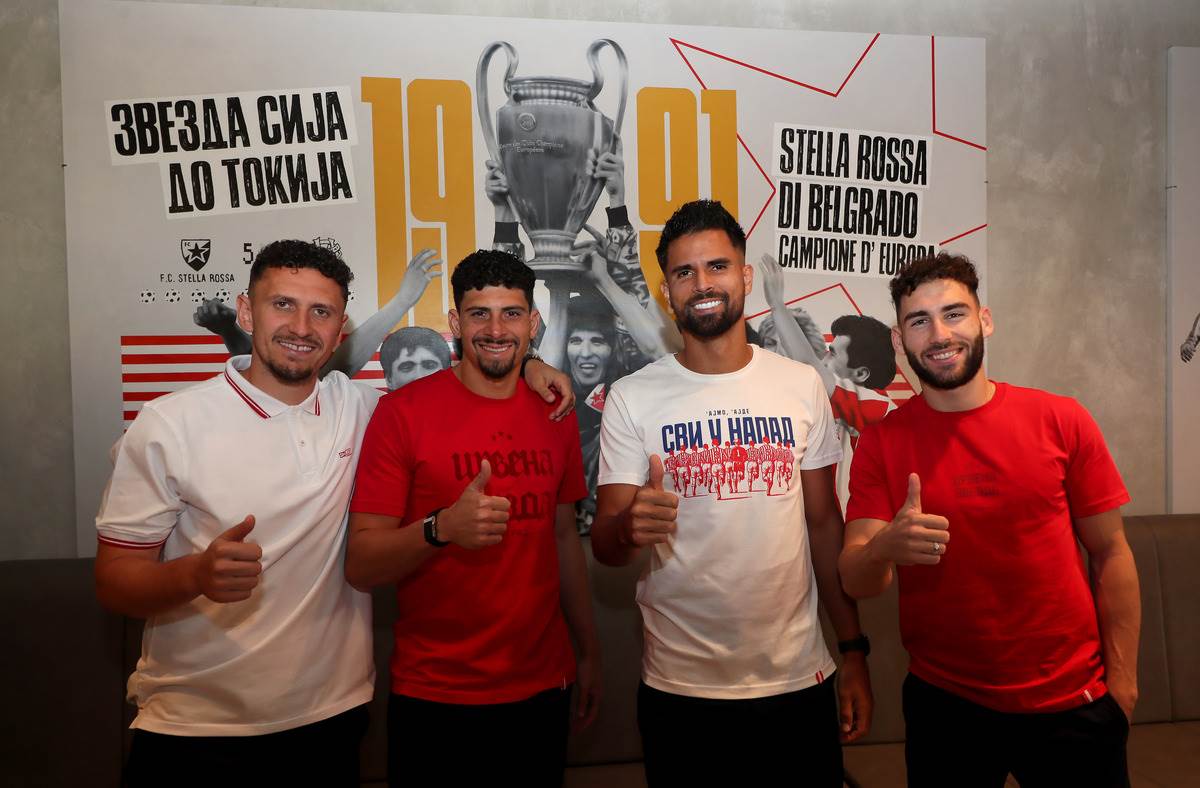 Rodrigao novi fudbaler Crvene zvezde sa saigračima