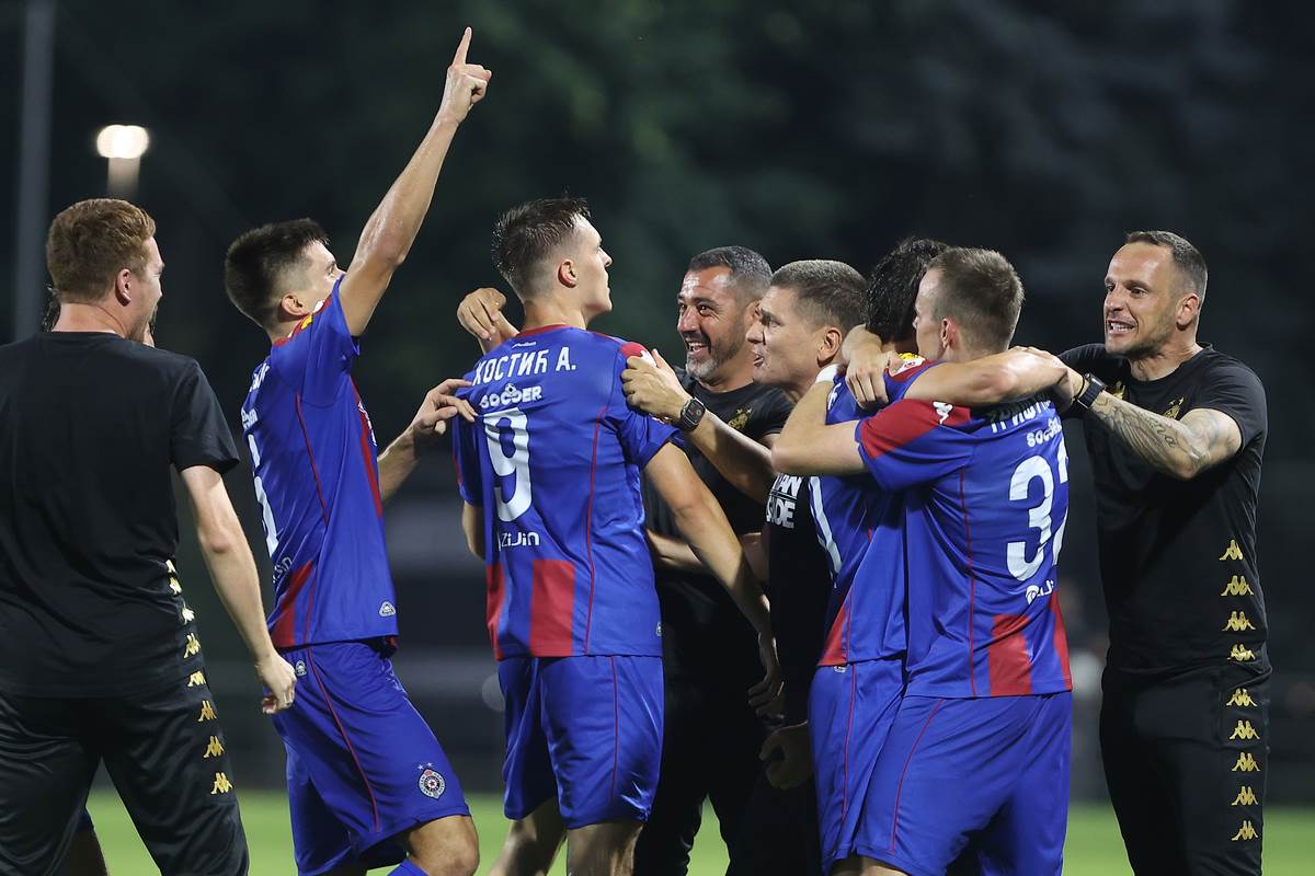 Slavlje igrača Partizana na Železničar Partizan