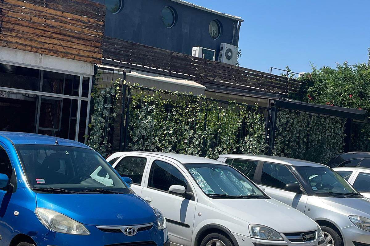 Bačena bomba na poznati kafić u Žarkovu (5).jpg