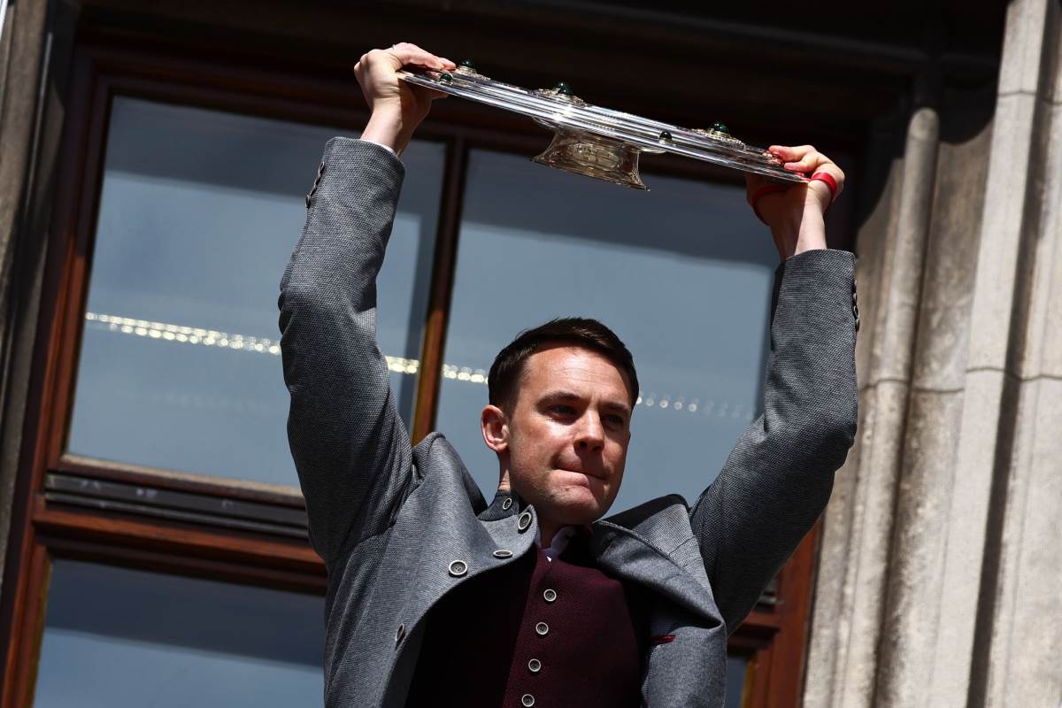 Manuel Nojer slavi titulu prvaka Nemačke