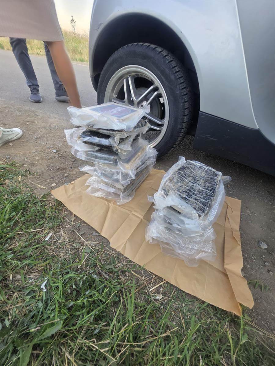 Uhapšene dve osobe prilikom primopredaje (4).jpg