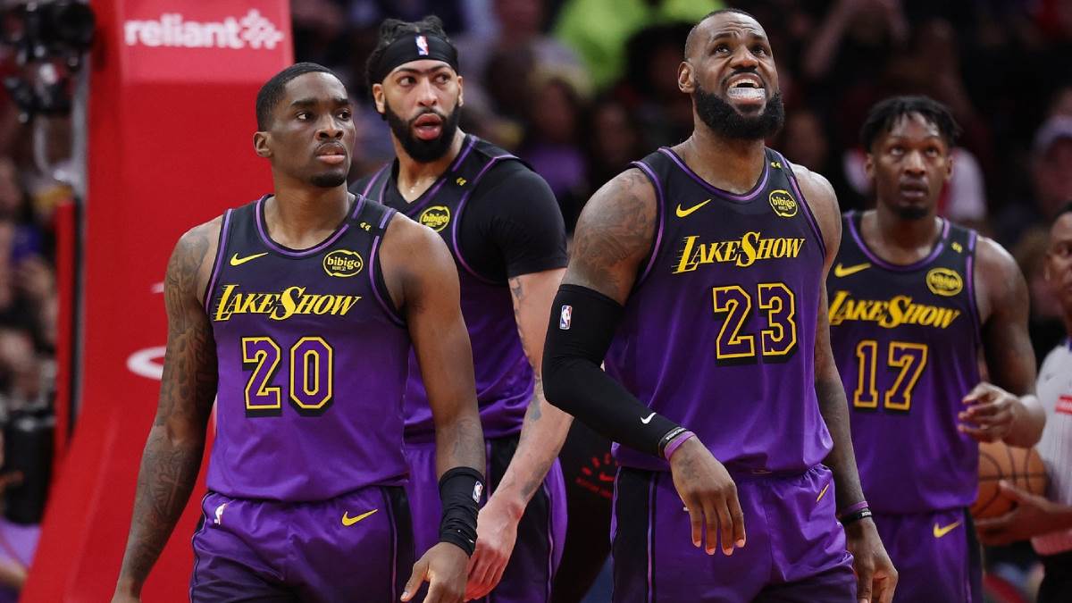 Šejk Milton u Lejkersima sa Lebronom Džejmsom i Entonijem Dejvisom