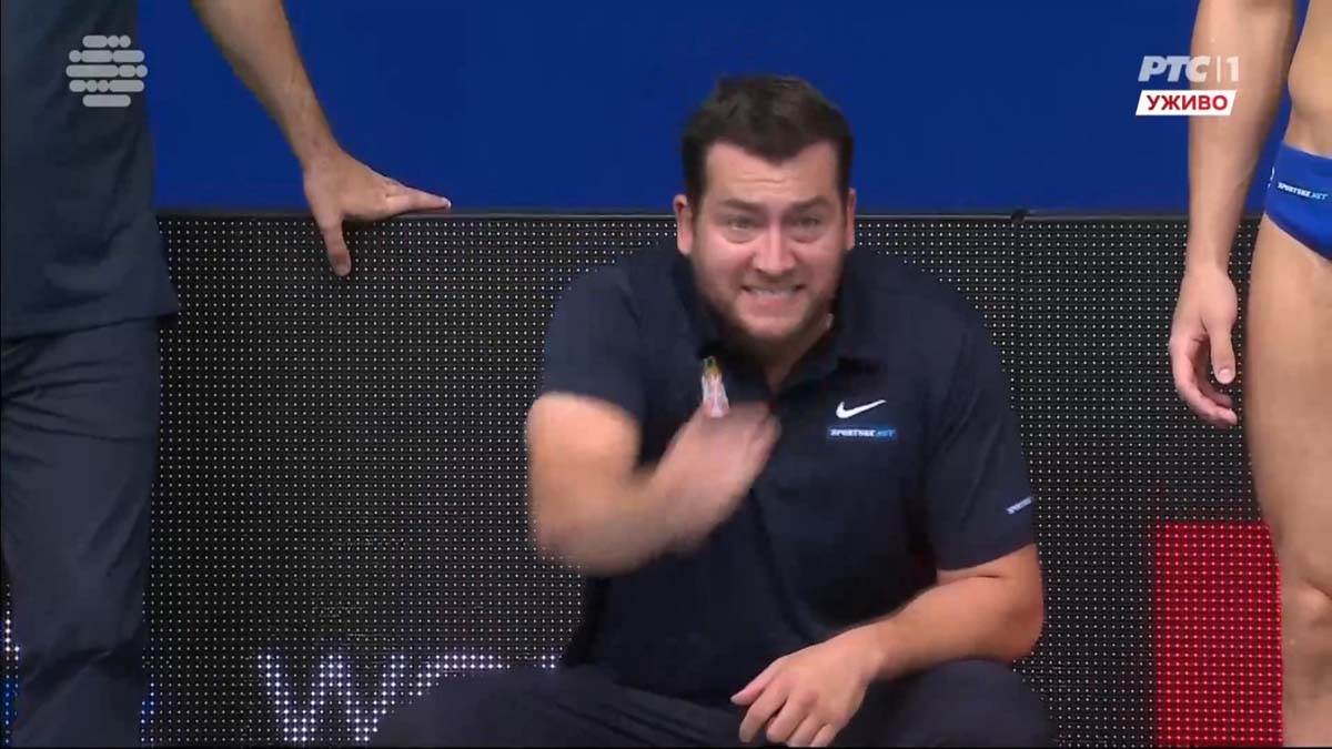 Uroš Stevanović viče na vaterpoliste Srbije 2.jpg