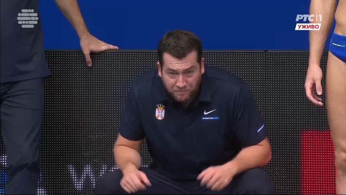 Uroš Stevanović viče na vaterpoliste Srbije 3.jpg