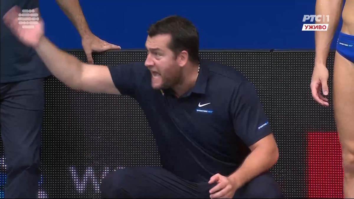 Uroš Stevanović viče na vaterpoliste Srbije 4.jpg