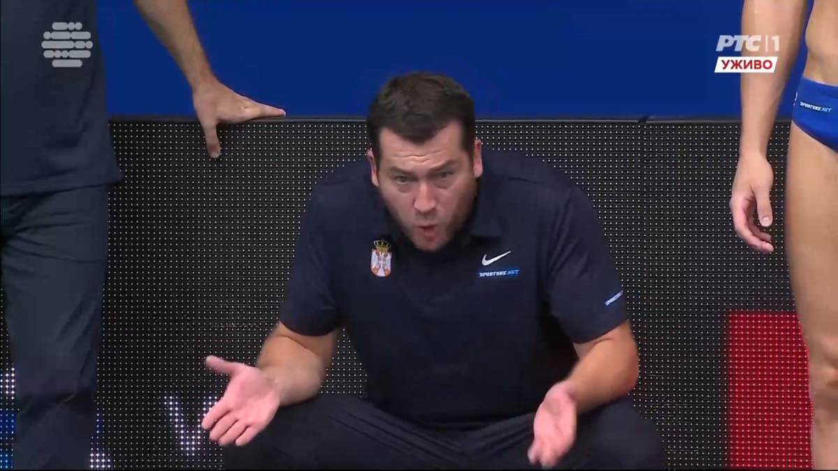 Uroš Stevanović viče na vaterpoliste Srbije 5.jpg