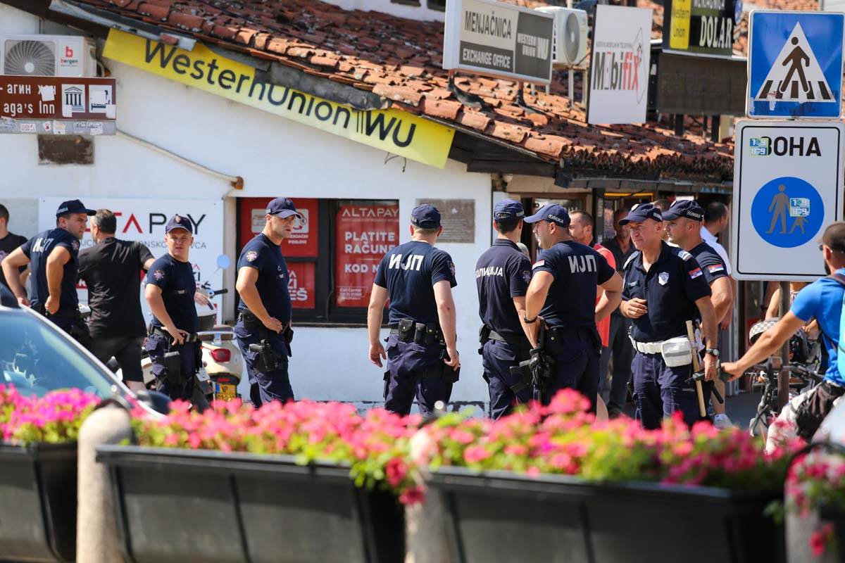 Policija u Novom Pazaru 1.jpg