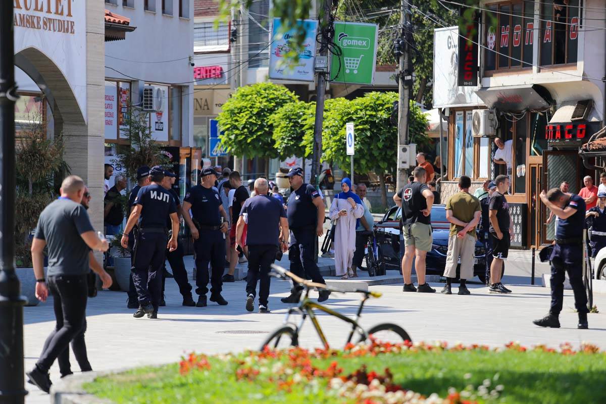 Policija u Novom Pazaru 3.jpg