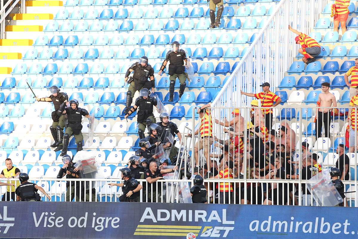 Sukob navijača (9).jpg