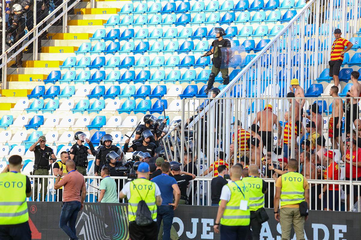 Sukob navijača (10).jpg