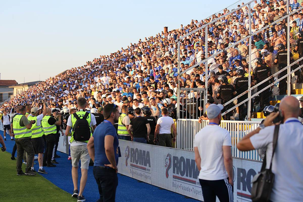 Sukob navijača (11).jpg