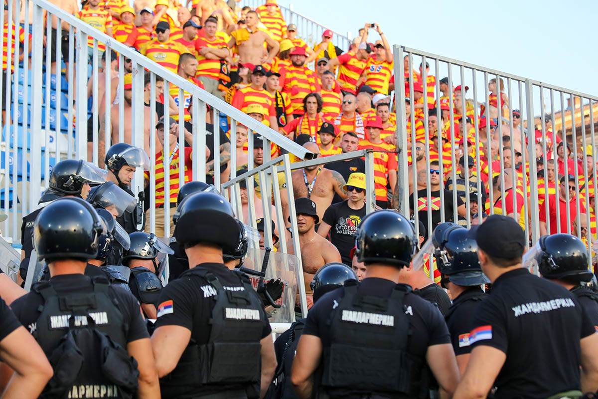 Sukob navijača (14).jpg