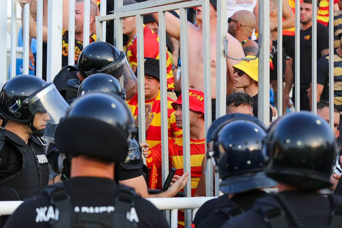 Sukob navijača (18).jpg