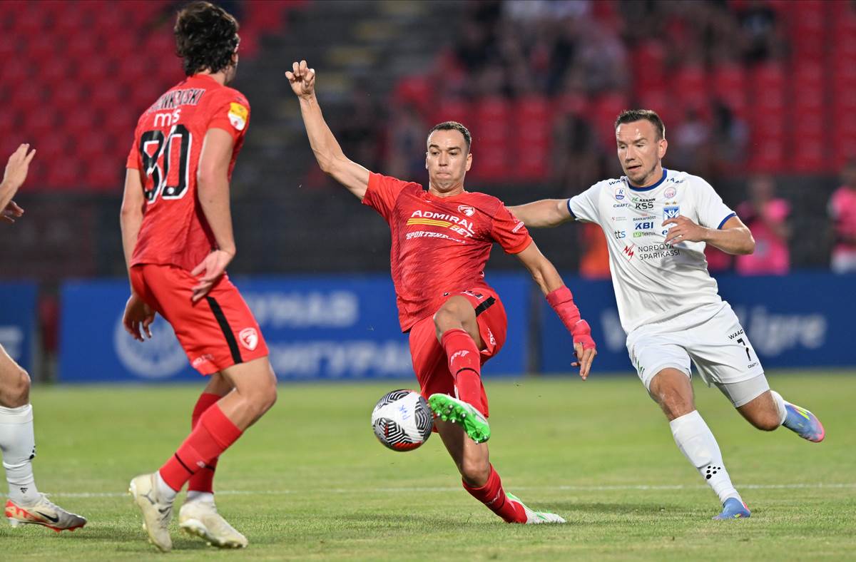 Radnički - Klaksvik  (3).jpg