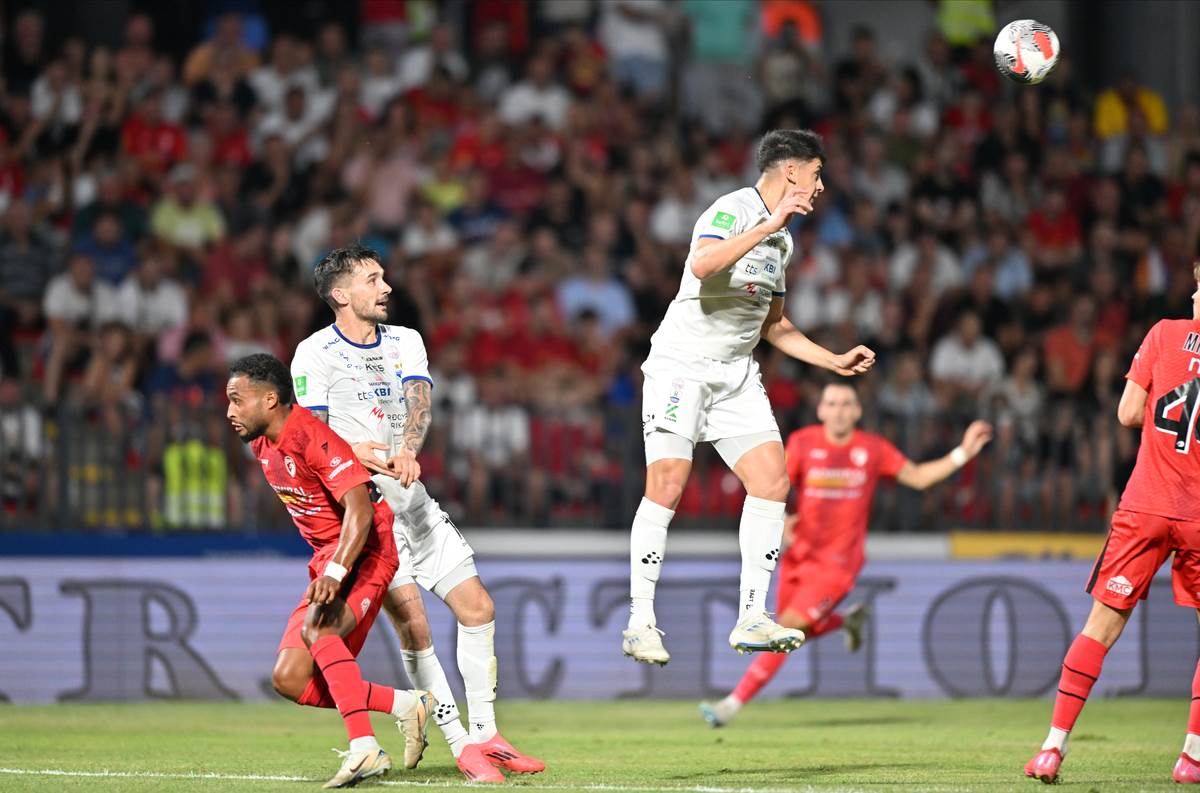 Radnički - Klaksvik  (1).jpg