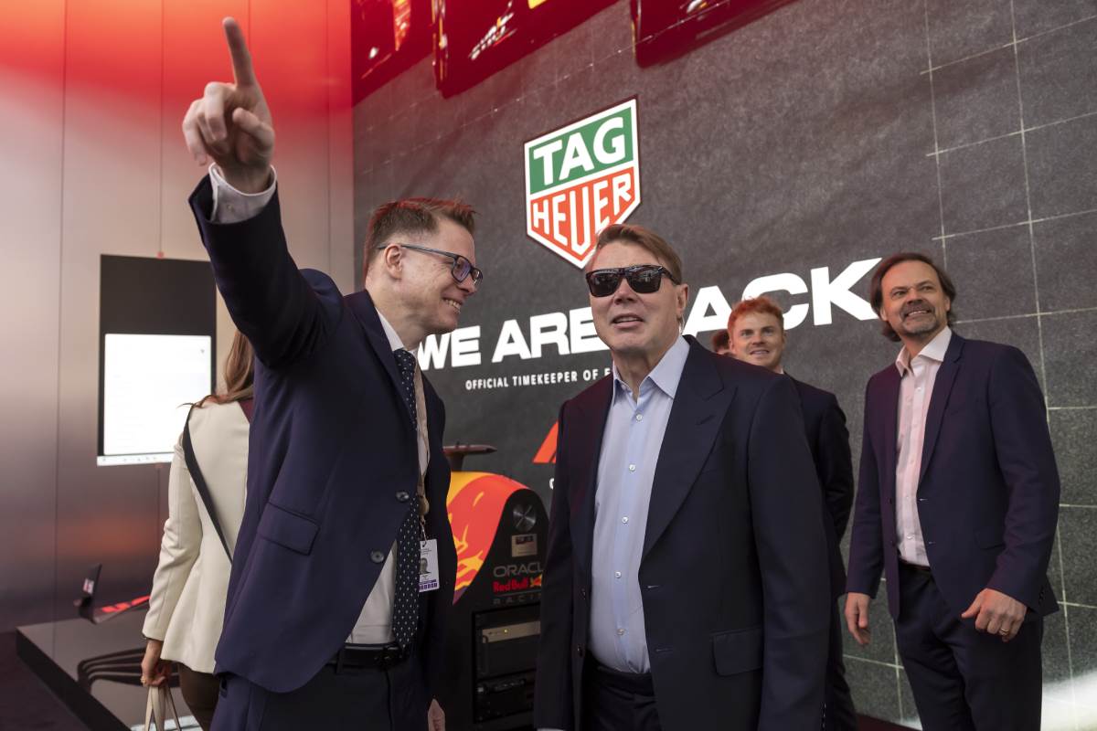 Mika Hakinen na štandu proizvođača satova iz Švajcarske TAG Heuer