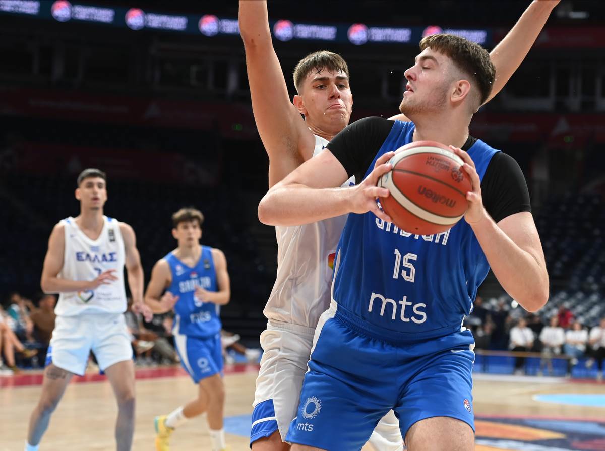 Pavle Bačko na utakmici U18 Srbija Grčka