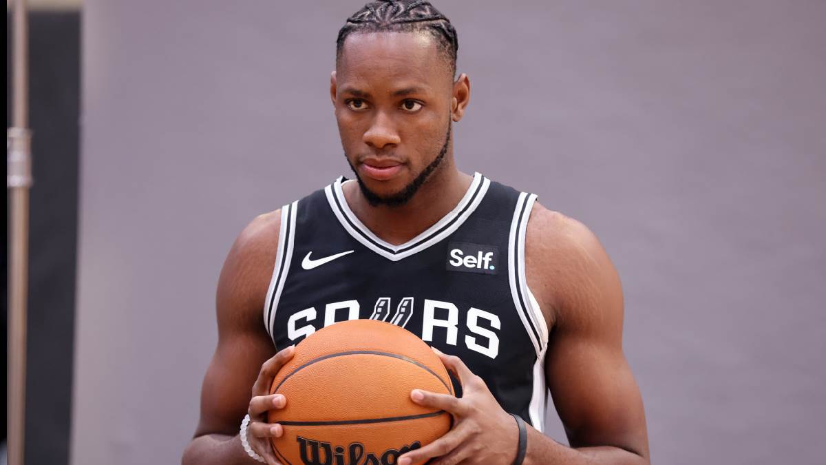 Čarls Besi na slikanju u San Antoniju