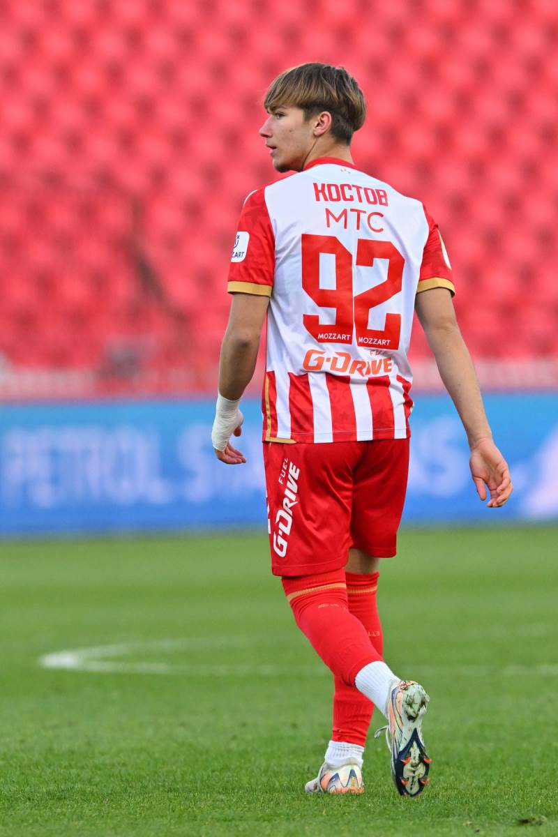 Vasilije Kostov u dresu Crvene zvezde na Marakani