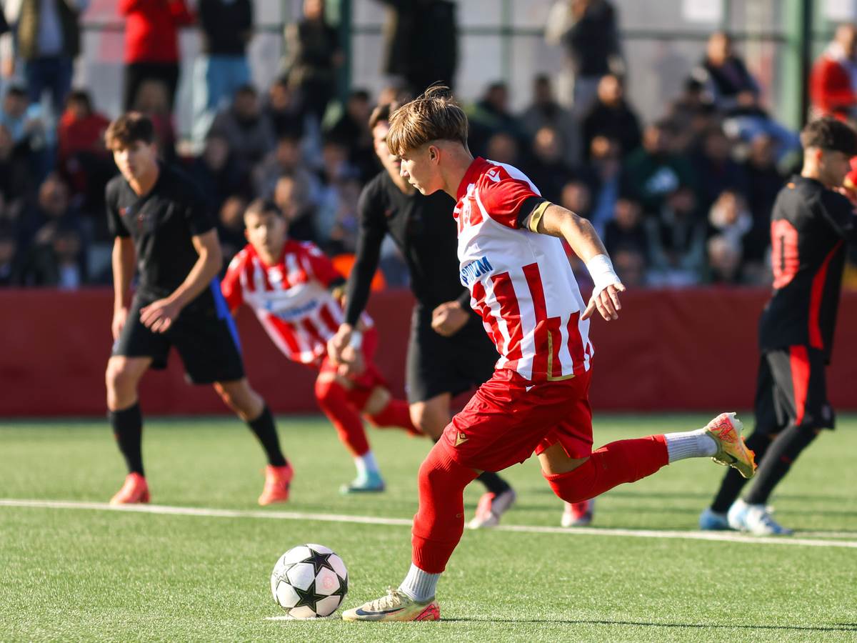 Vasilije Kostov bocka protiv Barselone