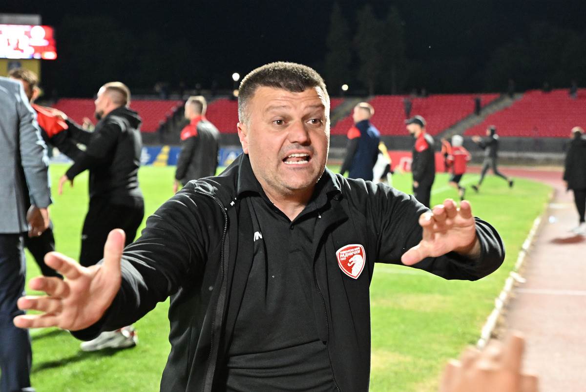 Feđa Dudić na klupi Radničkog iz Kragujevca.