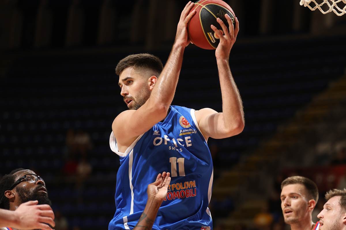 Dušan Miletić na meču protiv Crvene zvezde u Pioniru