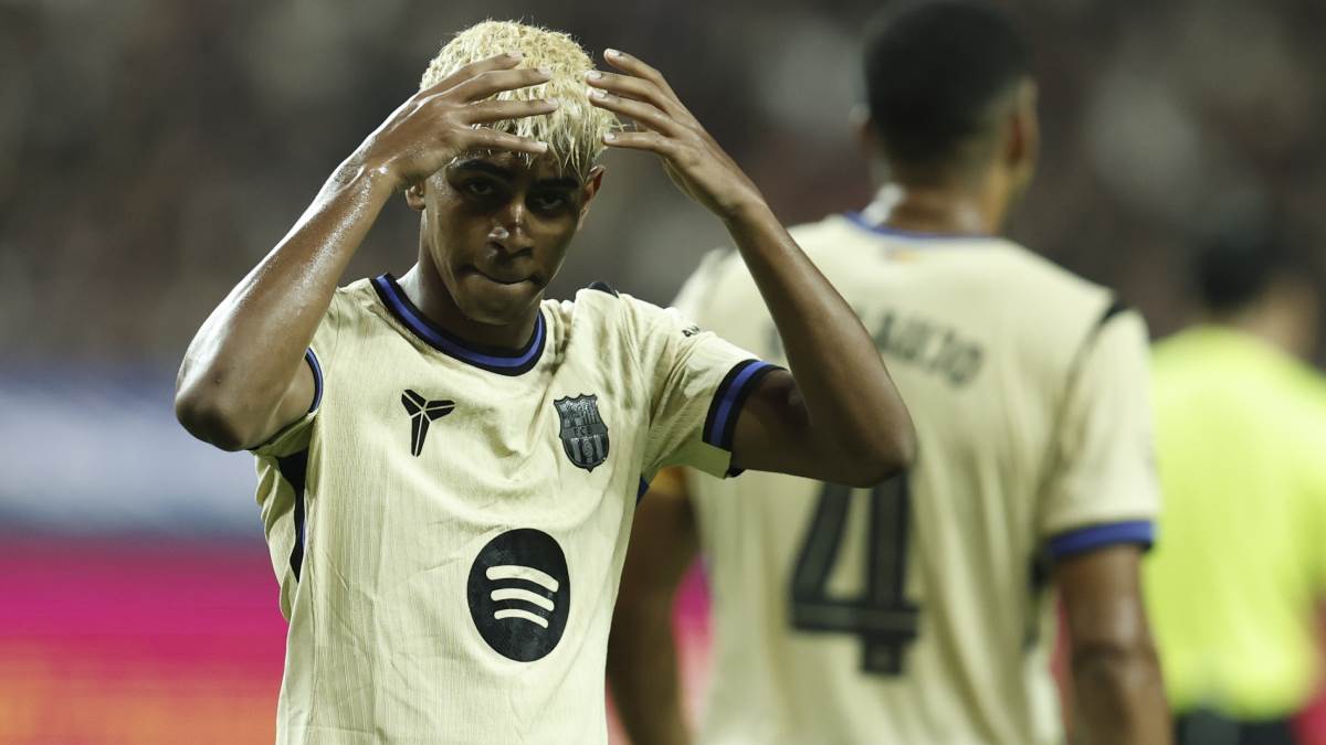 Lamin Jamal slavi gol sa krunom