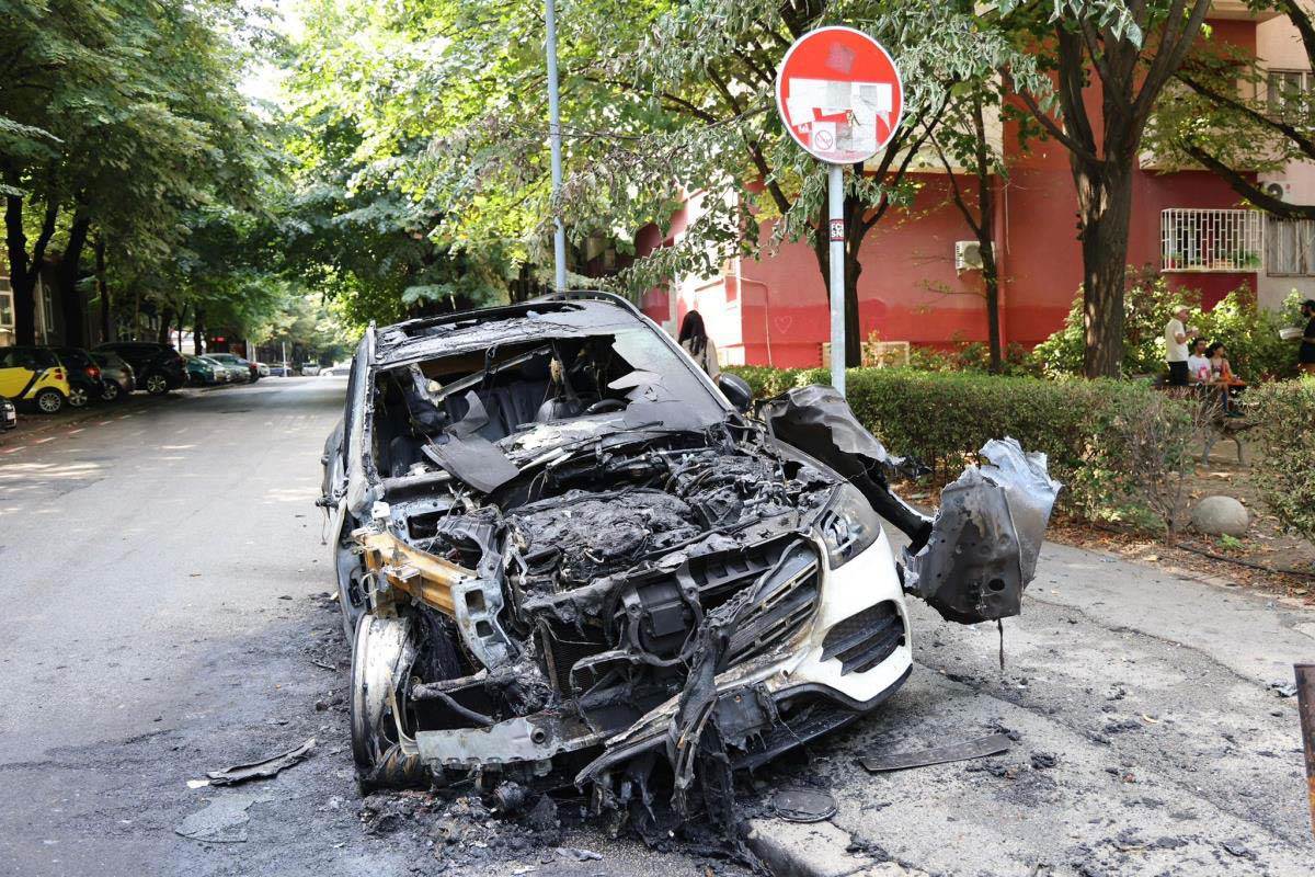 Zapaljeni džip u Beogradu 7.jpg