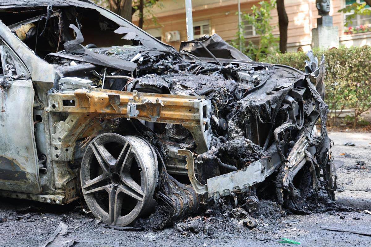 Zapaljeni džip u Beogradu 9.jpg