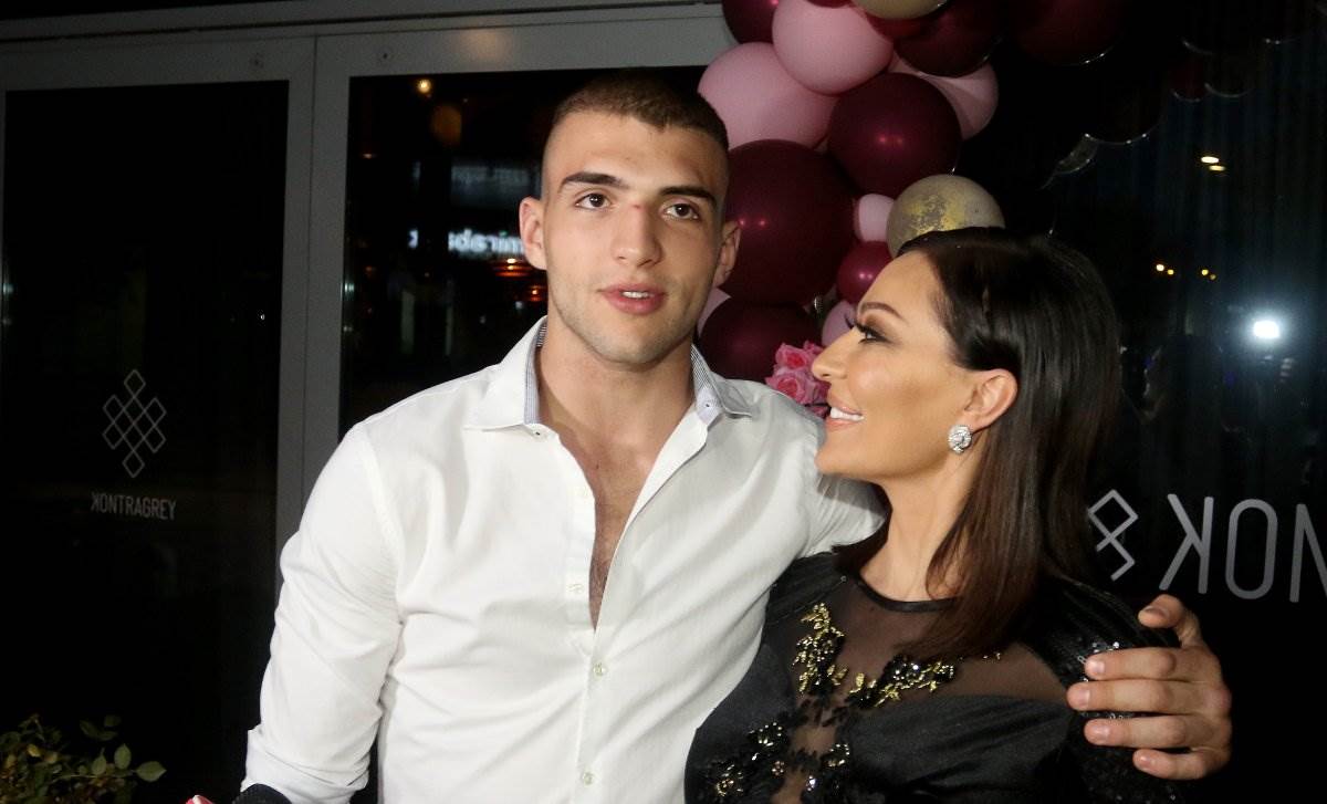 Veljko Ražnatović sa majkom