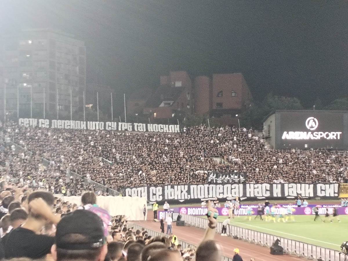 Transparent navijača Partizana (2).jpg