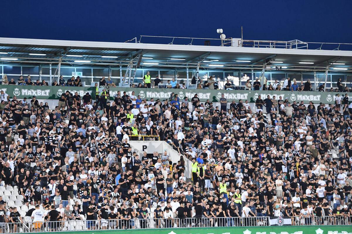 Pun stadion na Partizan Hibernijan