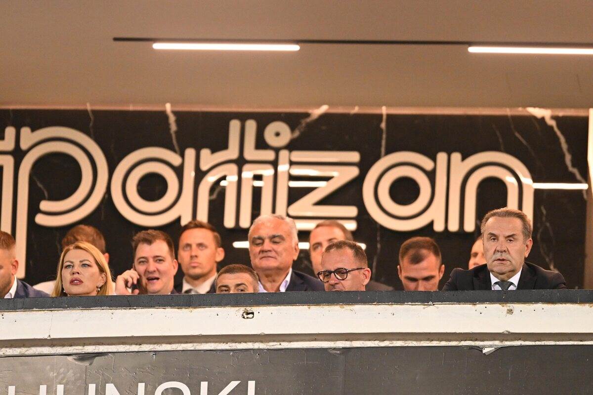 Loža stadiona Partizana protiv Hibernijana