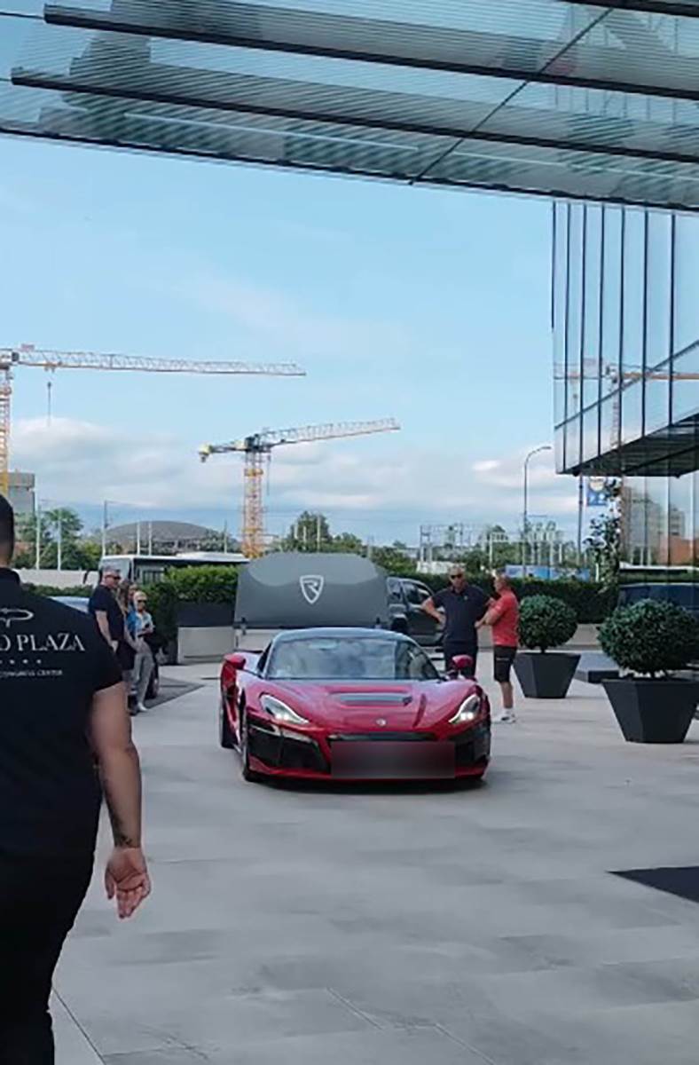 Auto Luke Dončića (1).jpg