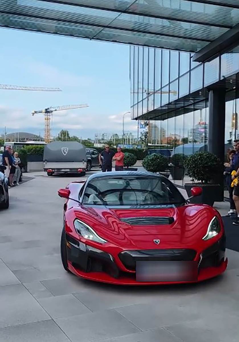 Auto Luke Dončića (2).jpg