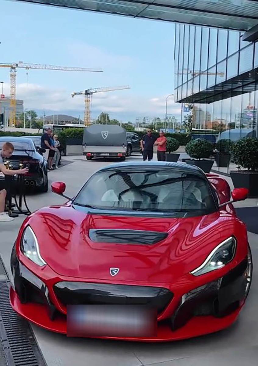 Auto Luke Dončića (4).jpg