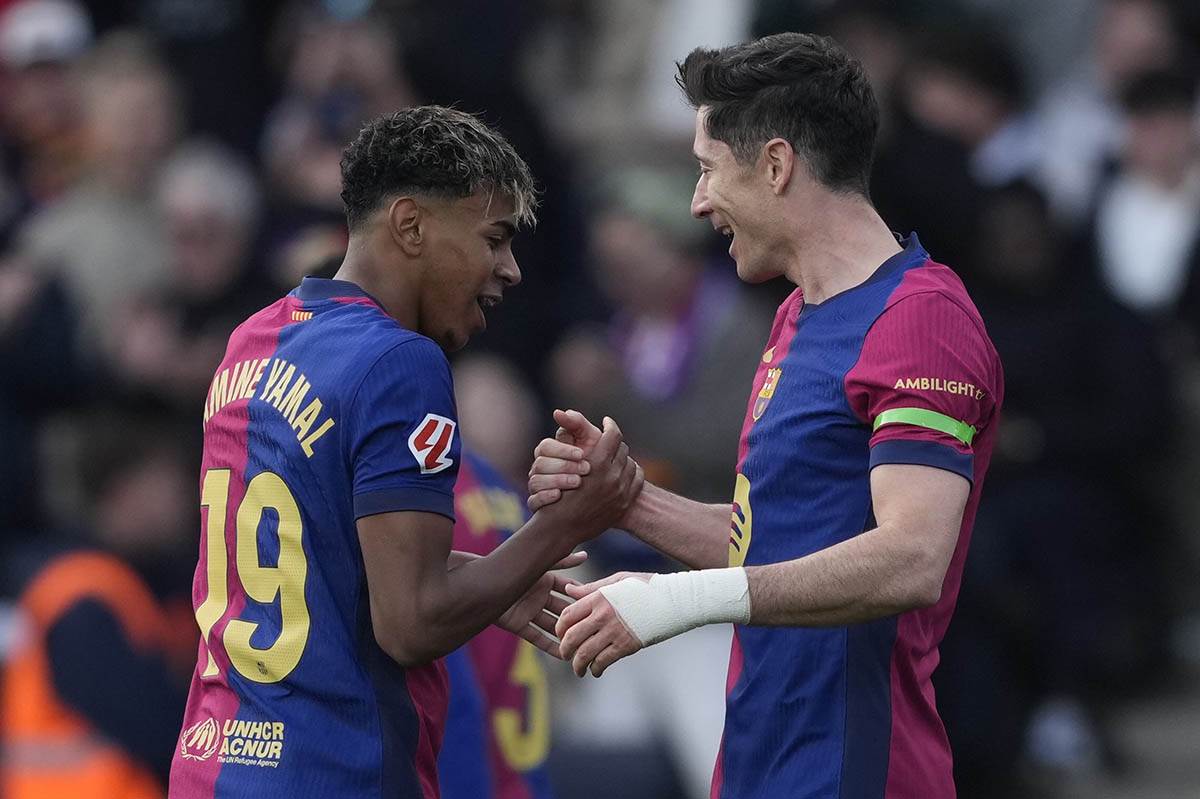 Robert Levadnovski i Lamin Jamal (3).jpg